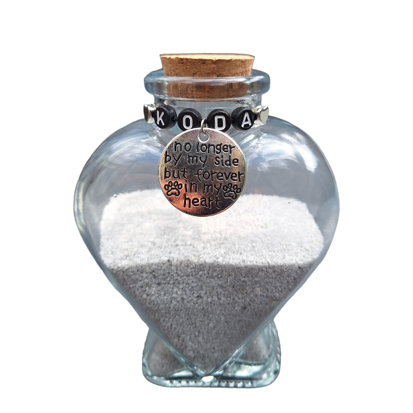 memorial flesje met naam voor kat of hond, gedenkflacon, herinnering aan kat of hond, bewaren plukjes vacht van kat of hond