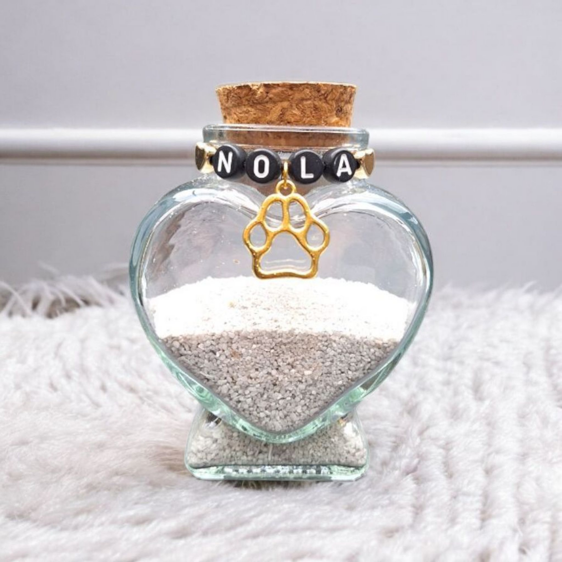 memorial flesje met naam voor kat of hond, gedenkflacon, herinnering aan kat of hond, bewaren plukjes vacht van kat of hond