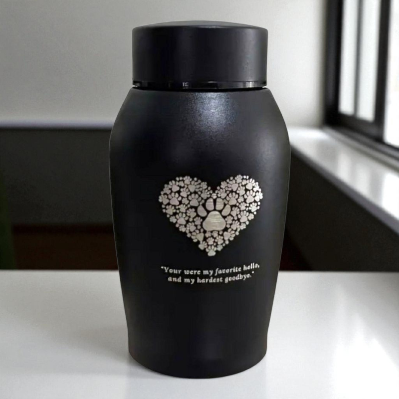 Zwarte RVS Urn met Pootafdrukjes – Favorite Hello Hardest Goodbye