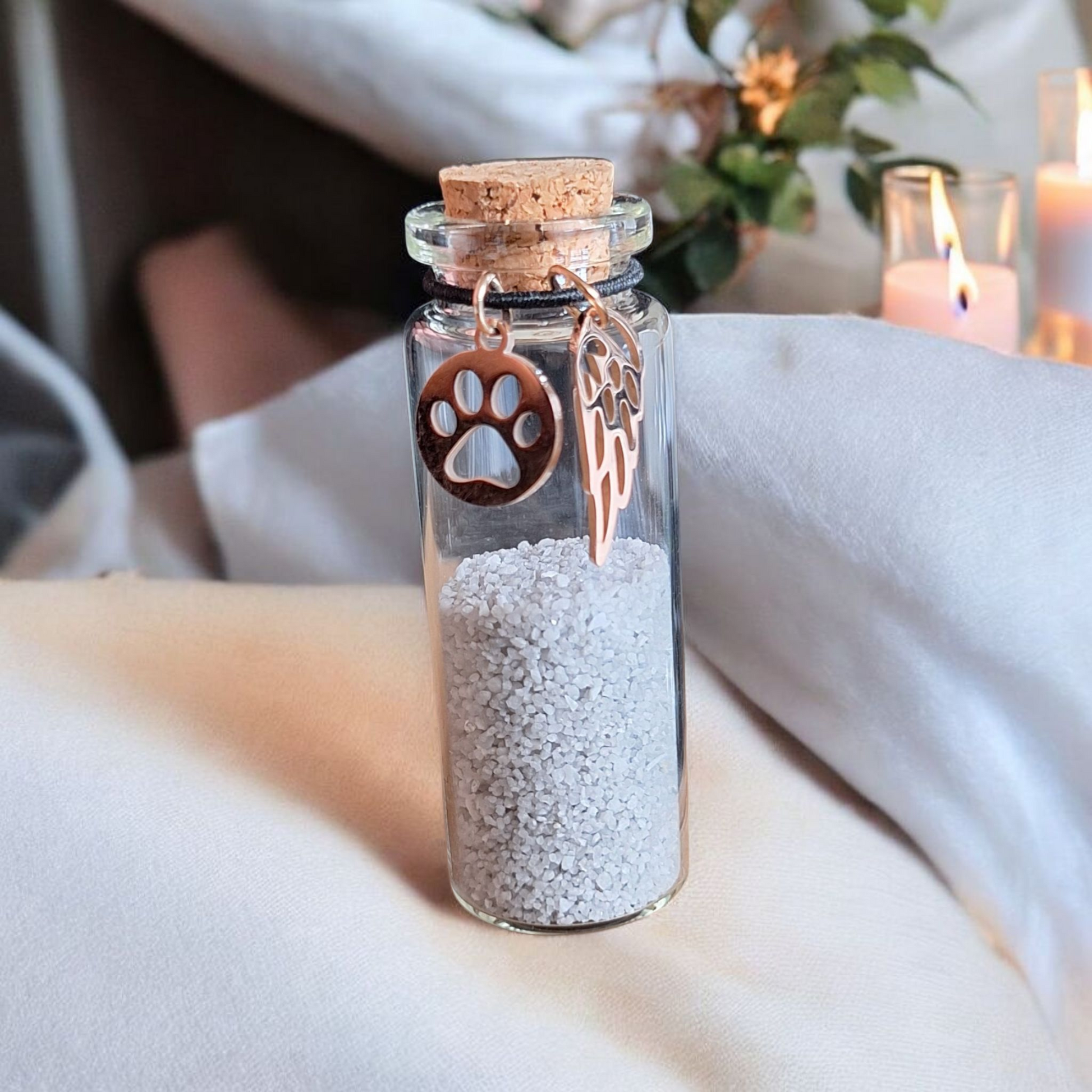 Herdenkingsflesje van glas met kurk, geschikt voor een beetje as