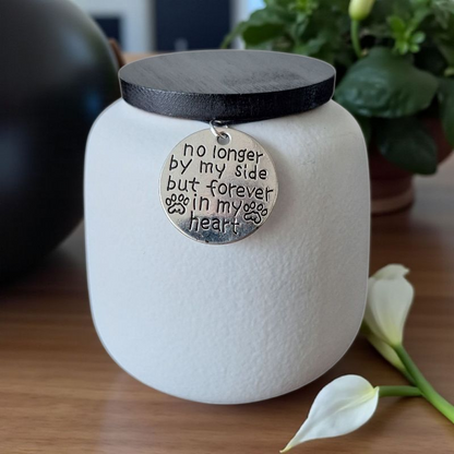 Witte urn met keepsake hangertje - 200 ML