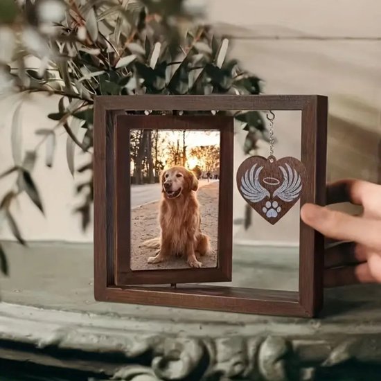 Een prachtige gedenk fotolijst vol met herinneringen. Er is plek voor een mooie foto en er zit een glazen asbuisje bij om wat as of een plukje haar in te bewaren