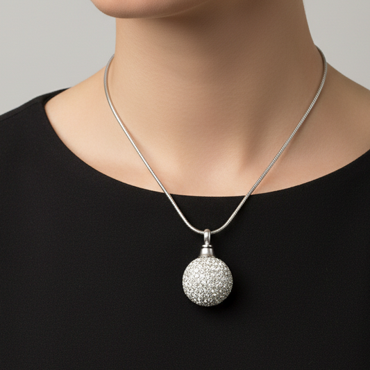 Kugelförmiger Anhänger – mit Zirkonia-Steinen