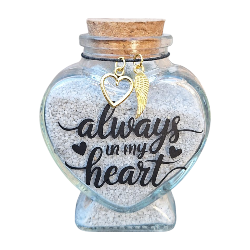 hartvormige flesje, met de tekst: "Always in my Heart" biedt een troostvolle manier om een klein beetje as of een plukje vacht van jouw huisdier dichtbij te bewaren.