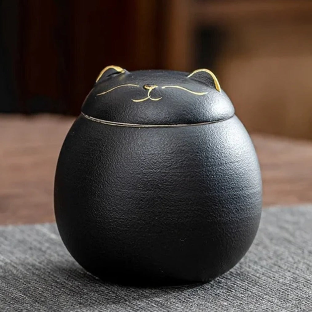 schattige mini-urn in de vorm van een katje - Inhoud: 125 ML -
Afmeting: 7.5 x  H 8 cm -
Materiaal: Keramiek