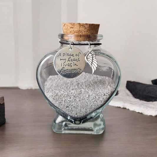 Stijlvol herinneringsflesje voor een klein beetje as of haar van je huisdier.
