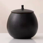 Mini urn zwart voor kat, met 2 bronzen keepsake hangertjes 
