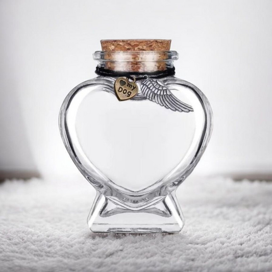 Dit mooie flesje kan gevuld worden met as of plukje haar van jouw hond.