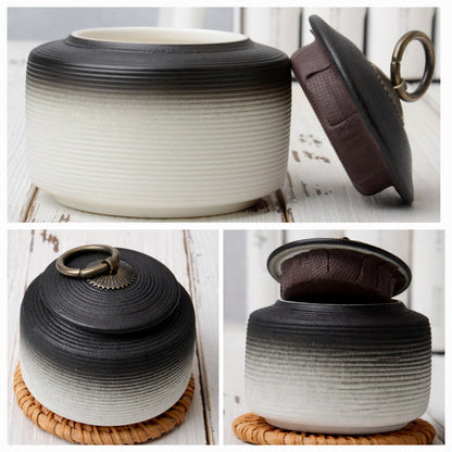 Zwart‑witte urn voor huisdieren met veilige afsluiting

