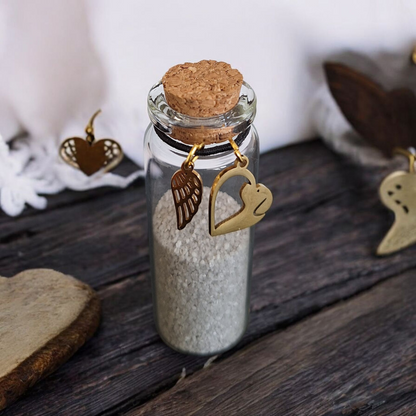 Klein flesje als mini urn voor hond 
