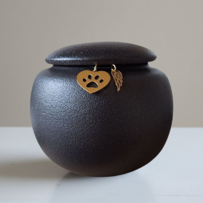 Honden urn met 2 gouden hangerjes