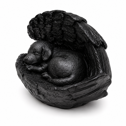Urn in de vorm van een slapend hondje die omringd wordt door beschermende vleugels - Zwart